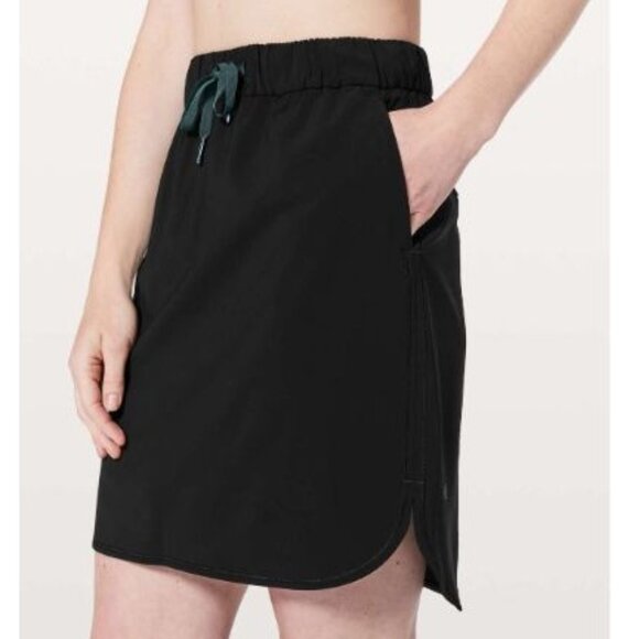 Lululemon On The Fly Skirt 21" Black Lightweight Stretch Drawstring Casual 8 - Picture 1 of 10